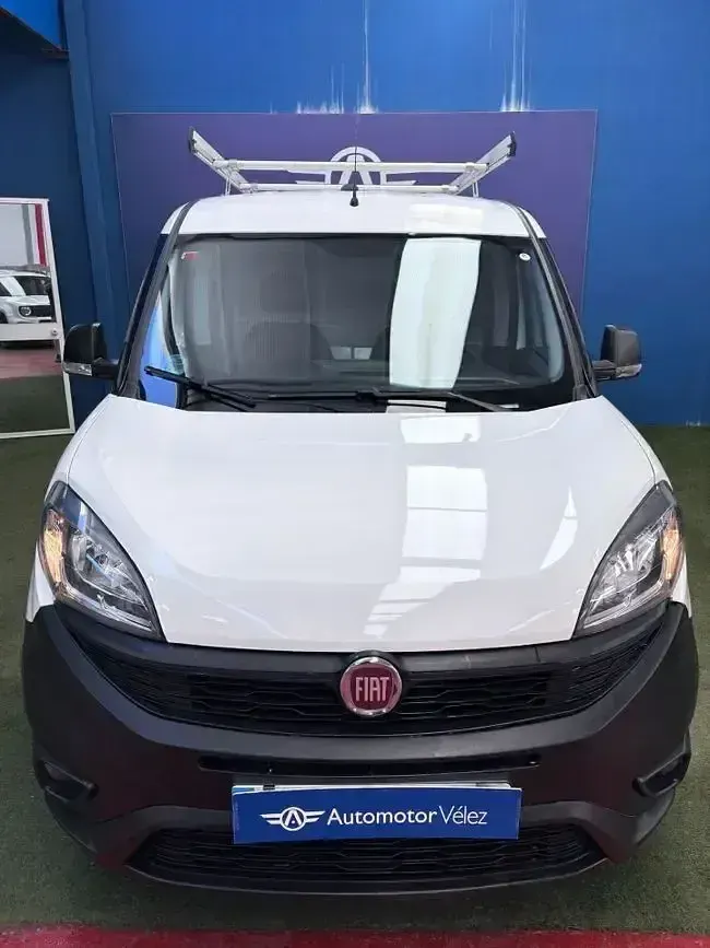 Usado Fiat Doblò 95 CV (69 kW) 2021 Blanco Monovolumen
