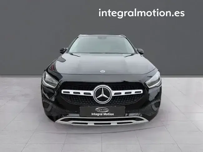 Usado Mercedes GLA180 136 CV (100 kW) 2021 Negro SUV
