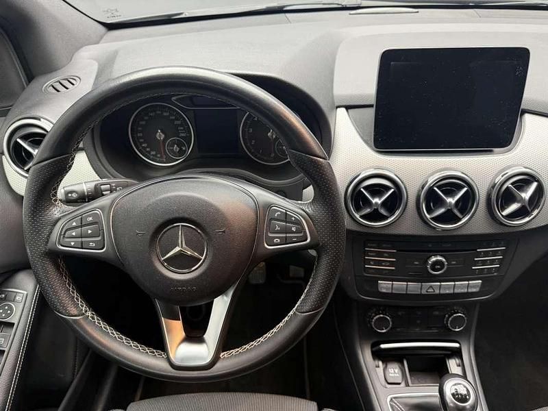 Usado Mercedes B200 156 CV (114 kW) 2017 Negro Monovolumen