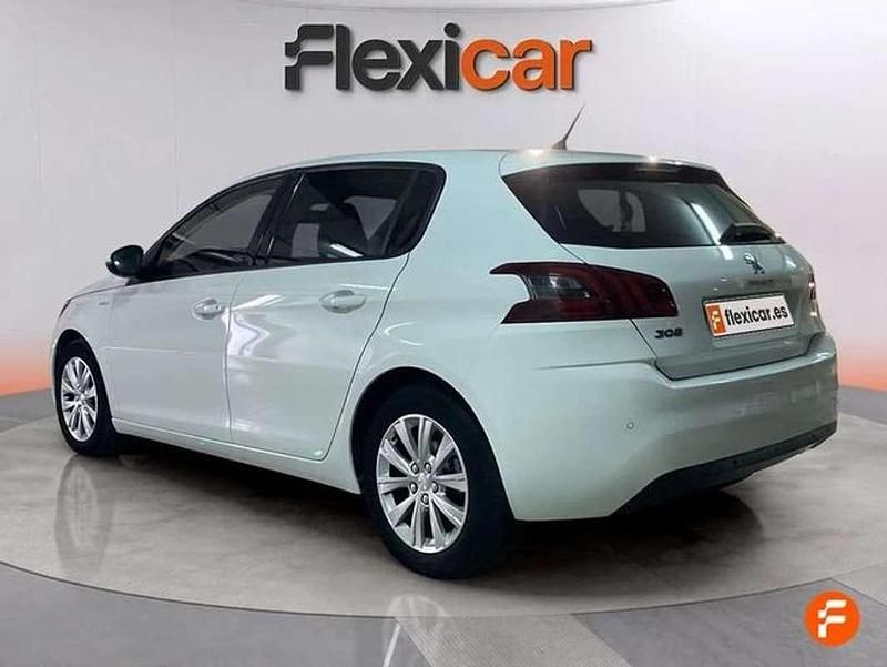 Usado Peugeot 308 Style 110 CV (80 kW) 2020 Blanco Utilitario
