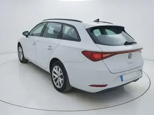 Usado Seat Leon Reference 116 HP (85 kW) 2021 Branco Sedan