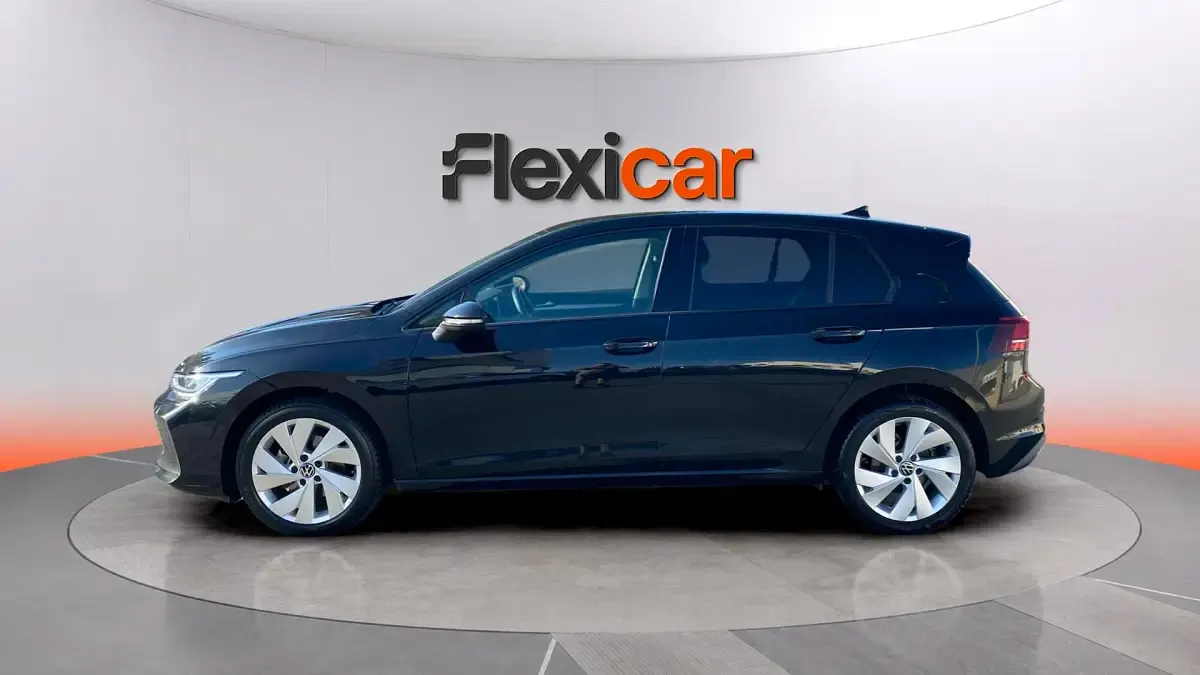 Usado VW Golf VIII 116 CV (85 kW) 2025 Negro Berlina