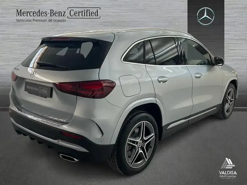 Usado Mercedes GLA250 AMG line 218 CV (160 kW) 2025 Gris / plateado SUV
