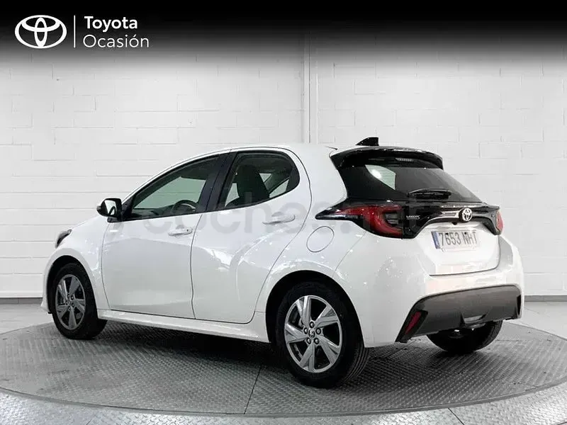 Usado Toyota Yaris Hybrid Active 116 CV (85 kW) 2025 Blanco Berlina