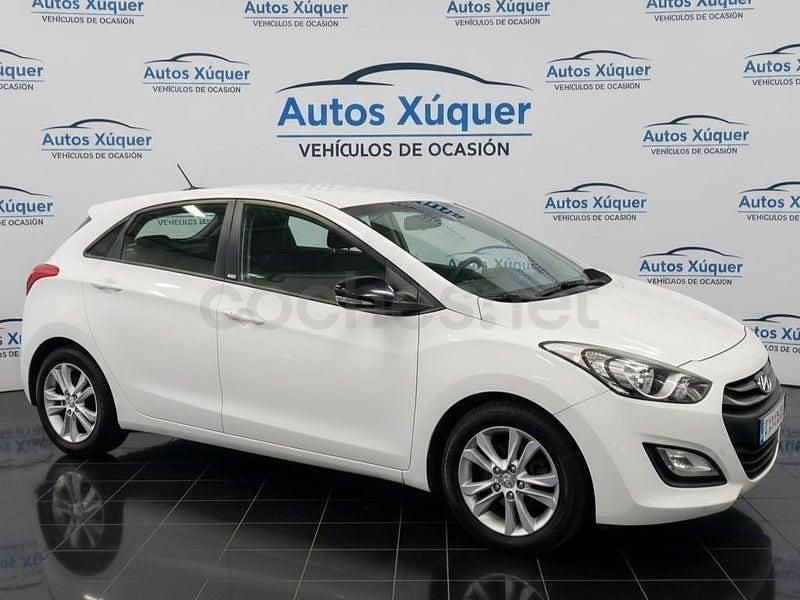 Usado Hyundai i30 110 CV (80 kW) 2014 Blanco Berlina