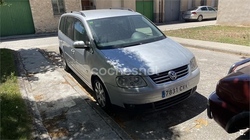 Gris / plata Usado 2004 VW Touran Highline Monovolumen | 4000 € (Precio justo) - Imagen 1/4