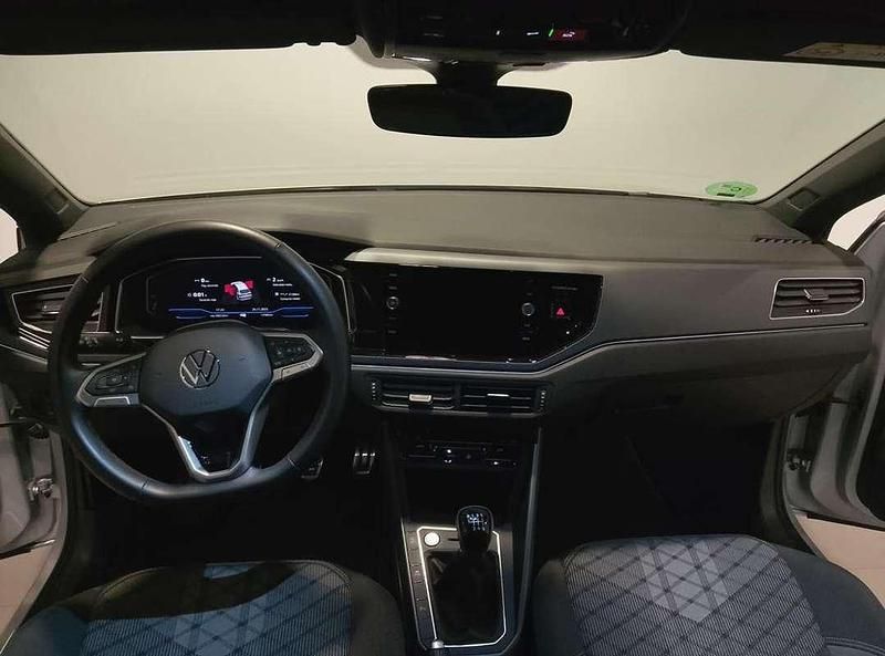 Usado VW Taigo R-line 116 CV (85 kW) 2024 Plateado SUV