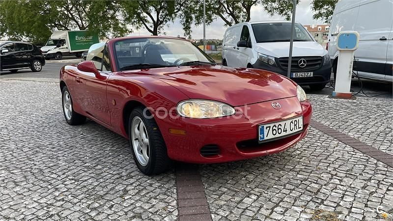 Usado Mazda MX5 Active 110 CV (80 kW) 2004 Rojo Descapotable