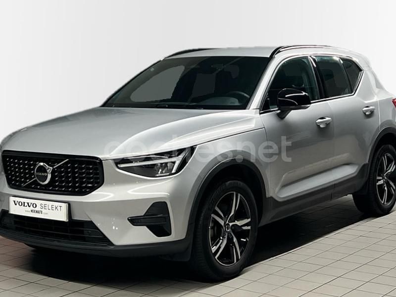 Gris / plata Usado 2025 Volvo XC40 Plus SUV | 38.500 € - Imagen 1/4