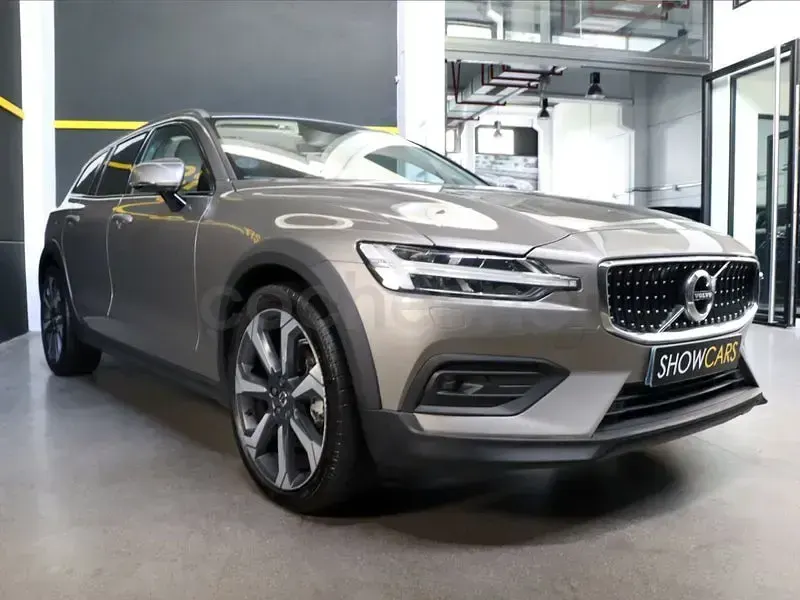 Usado Volvo V60 CC Pro 197 CV (144 kW) 2021 Beige Familiar