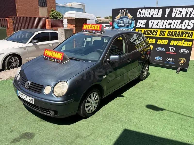 Usado VW Polo Highline 100 CV (73 kW) 2005 Gris / plata Utilitario