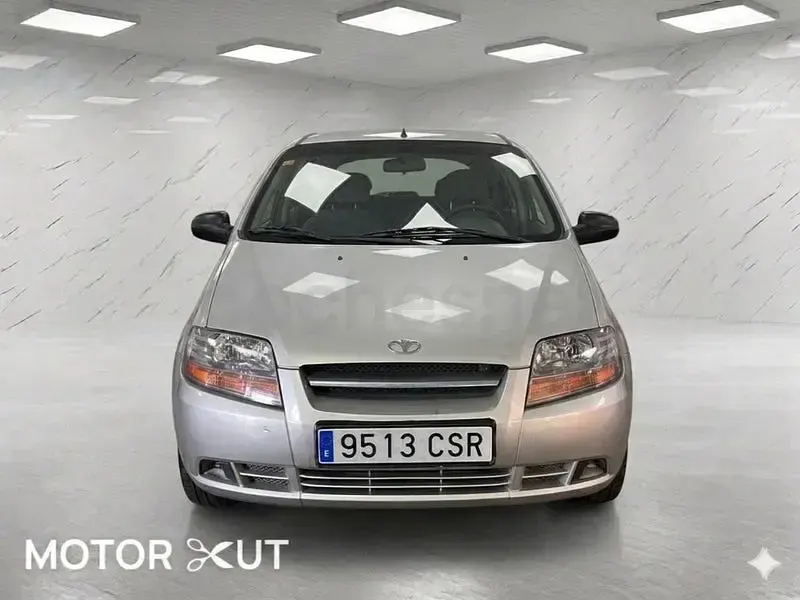 Usado Chevrolet Kalos SE 83 CV (61 kW) 2004 Gris / plata Berlina
