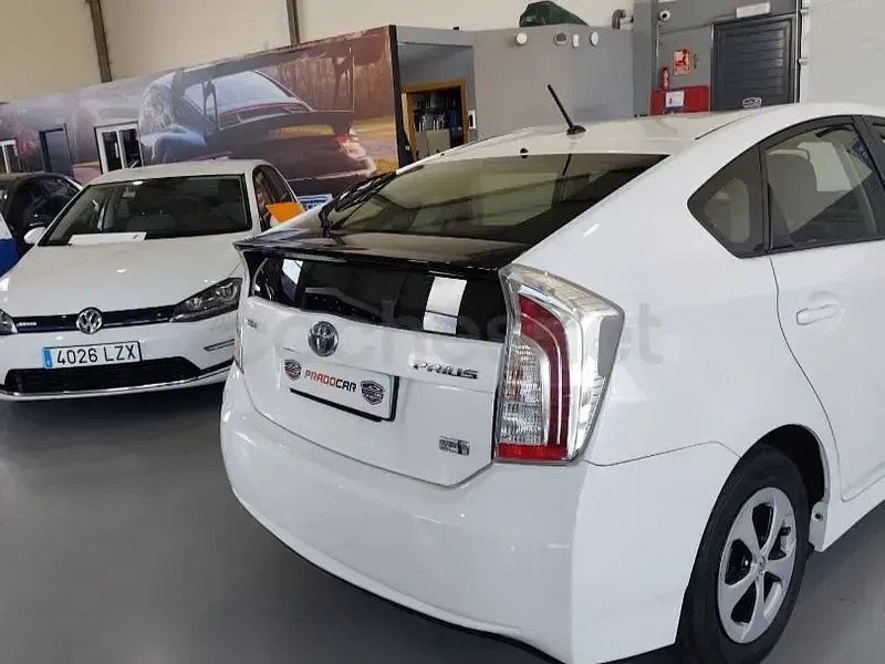 Usado Toyota Prius Advance 136 CV (100 kW) 2015 Blanco Berlina