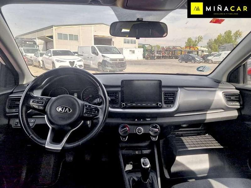 Usado Kia Stonic 101 CV (74 kW) 2021 Blanco SUV