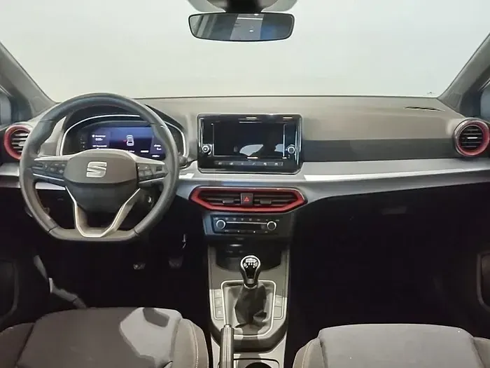 Usado Seat Ibiza FR 110 CV (80 kW) 2023 Gris plata Utilitario
