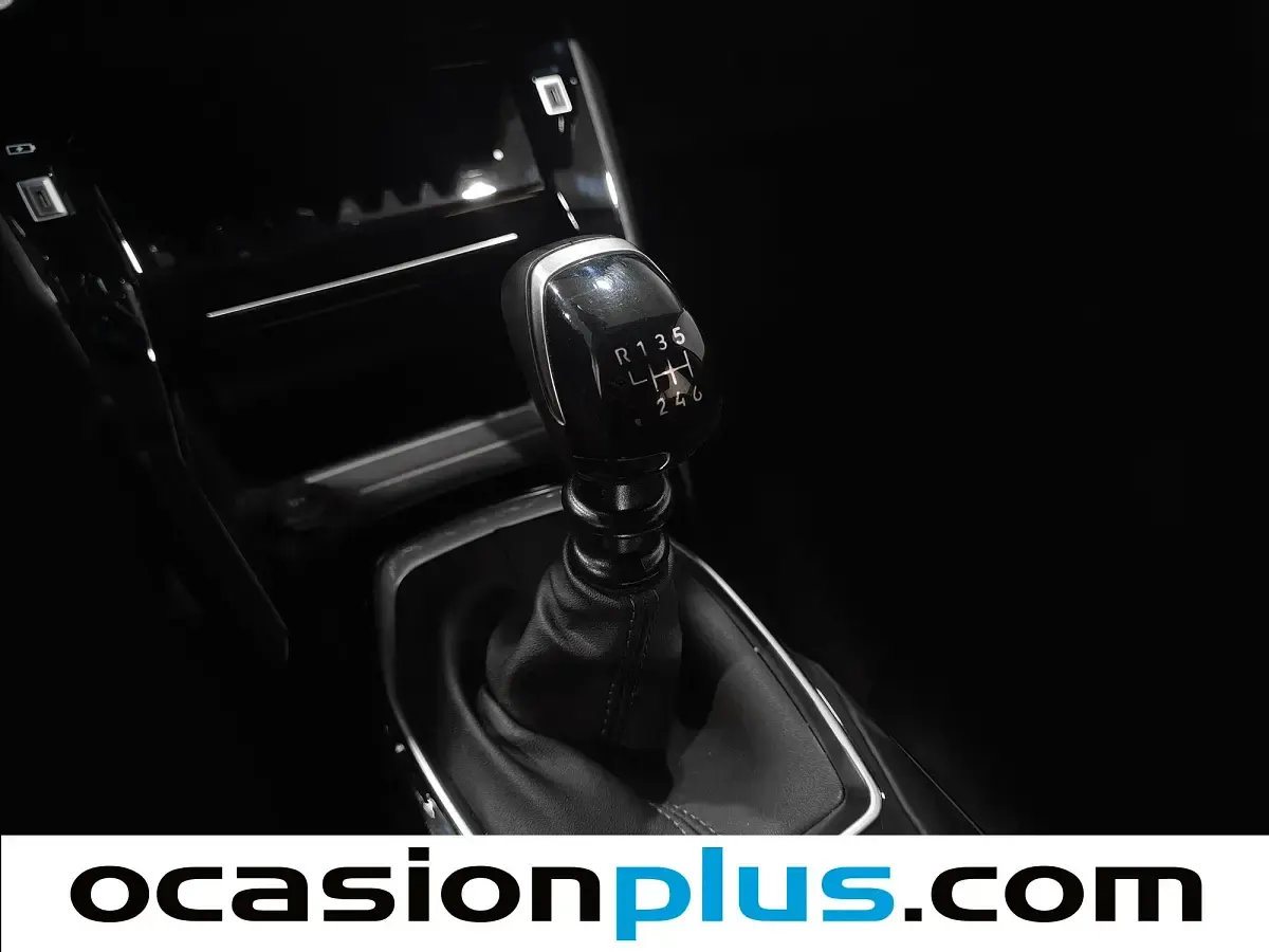 Usado Peugeot 208 Allure 100 CV (73 kW) 2025 Gris Utilitario