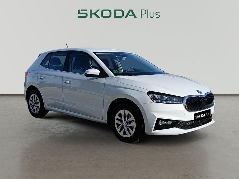 Blanco Usado 2024 Skoda Fabia Selection Utilitario | 16.490 € (Precio justo) - Imagen 1/4