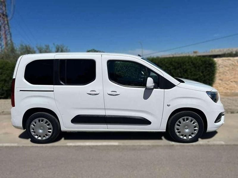 Usado Opel Combo Life Expression 102 CV (75 kW) 2020 Blanco Monovolumen