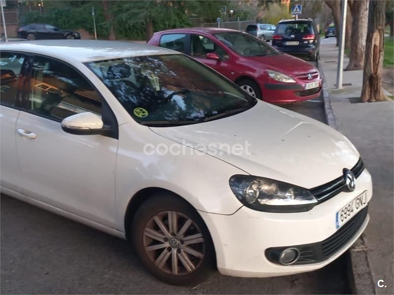 Blanco Usado 2009 VW Golf Advance Berlina | 3999 € (Buen precio) - Imagen 1/4