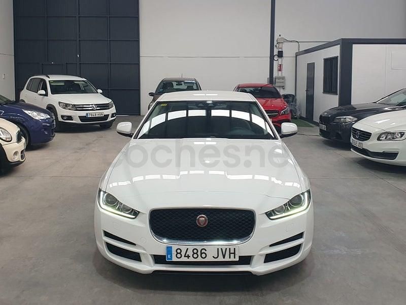 Usado Jaguar XE Prestige 180 CV (132 kW) 2017 Blanco Berlina