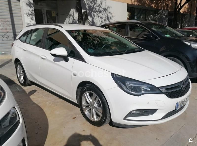 Usado Opel Astra Business Elegance 145 CV (106 kW) 2020 Blanco Familiar