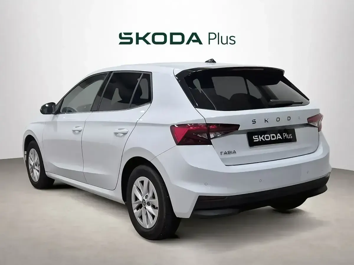 Usado Skoda Fabia Selection 95 CV (69 kW) 2025 Blanco Utilitario