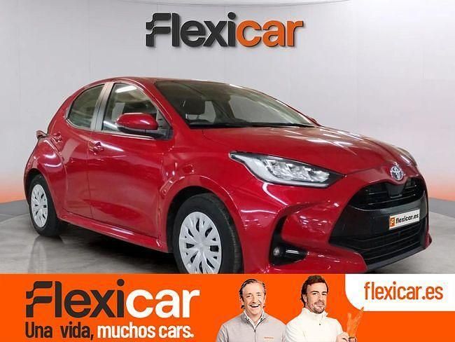 Usado Toyota Yaris Hybrid Active 116 CV (85 kW) 2023 Rojo Berlina