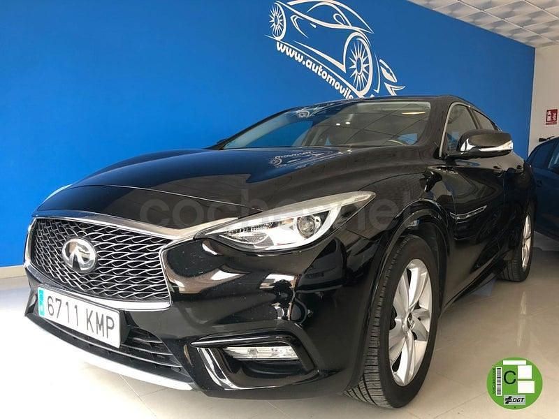 Usado Infiniti Q30 Premium 109 CV (80 kW) 2018 Negro Berlina