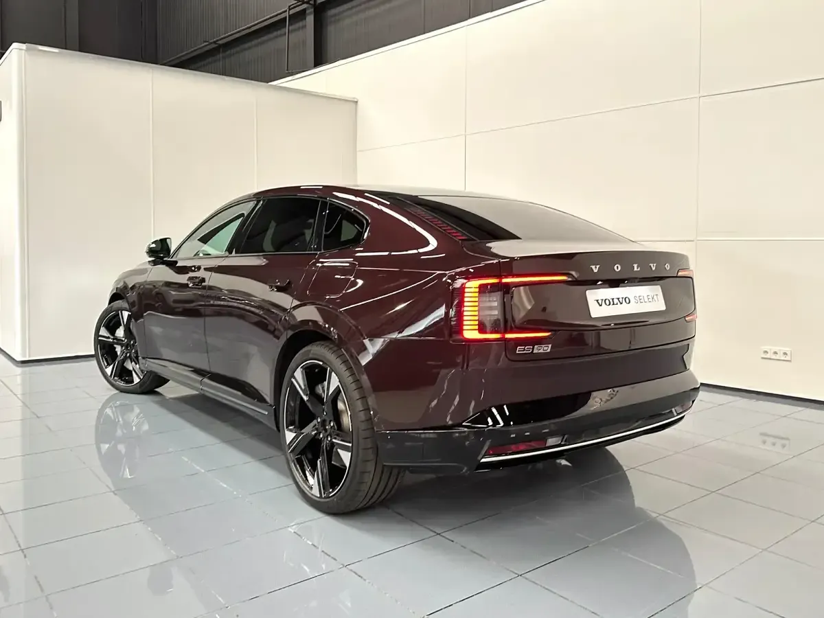 Nuevo Volvo ES90 Plus 244 kW (333 CV) 2026 Rojo Berlina