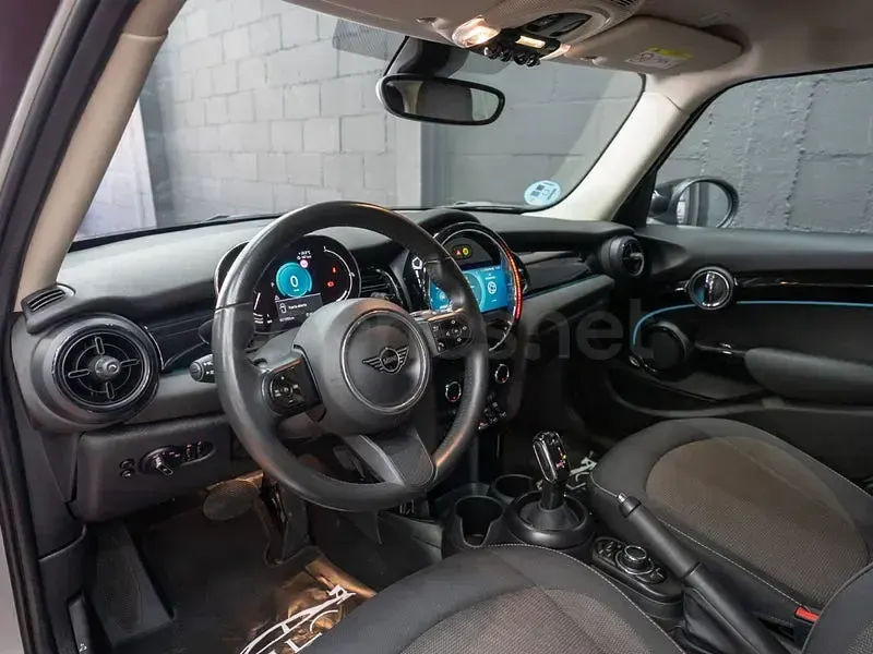 Usado Mini Cooper Classic 156 CV (114 kW) 2024 Gris / plata Utilitario