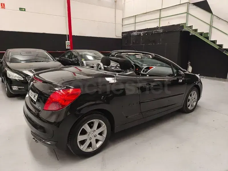 Usado Peugeot 207 CC Sport 110 CV (80 kW) 2008 Negro Descapotable