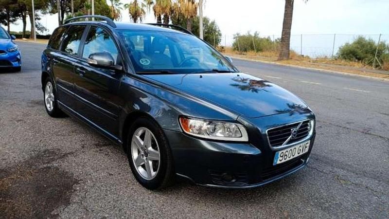 Usado Volvo V50 109 CV (80 kW) 2010 Plateado Familiar