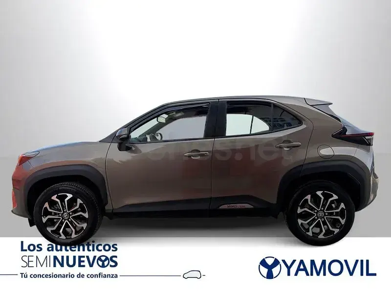Usado Toyota Yaris Cross Style 116 CV (85 kW) 2024 Gris / plata SUV