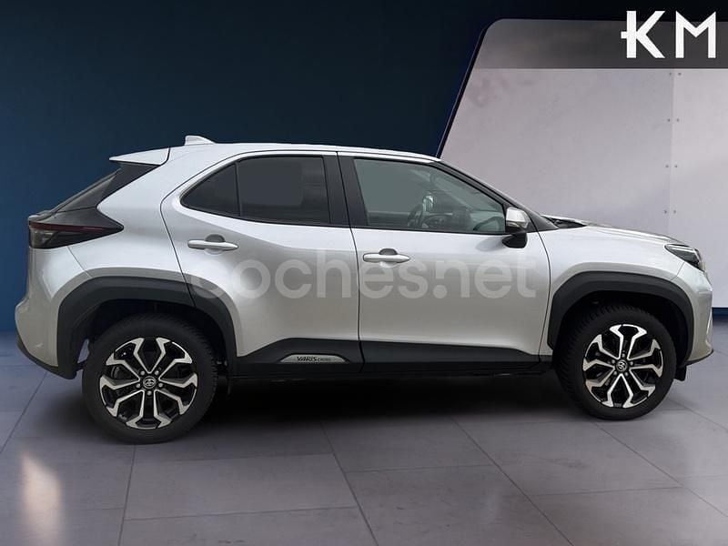 Usado Toyota Yaris Cross Plus 116 CV (85 kW) 2022 Gris / plata SUV