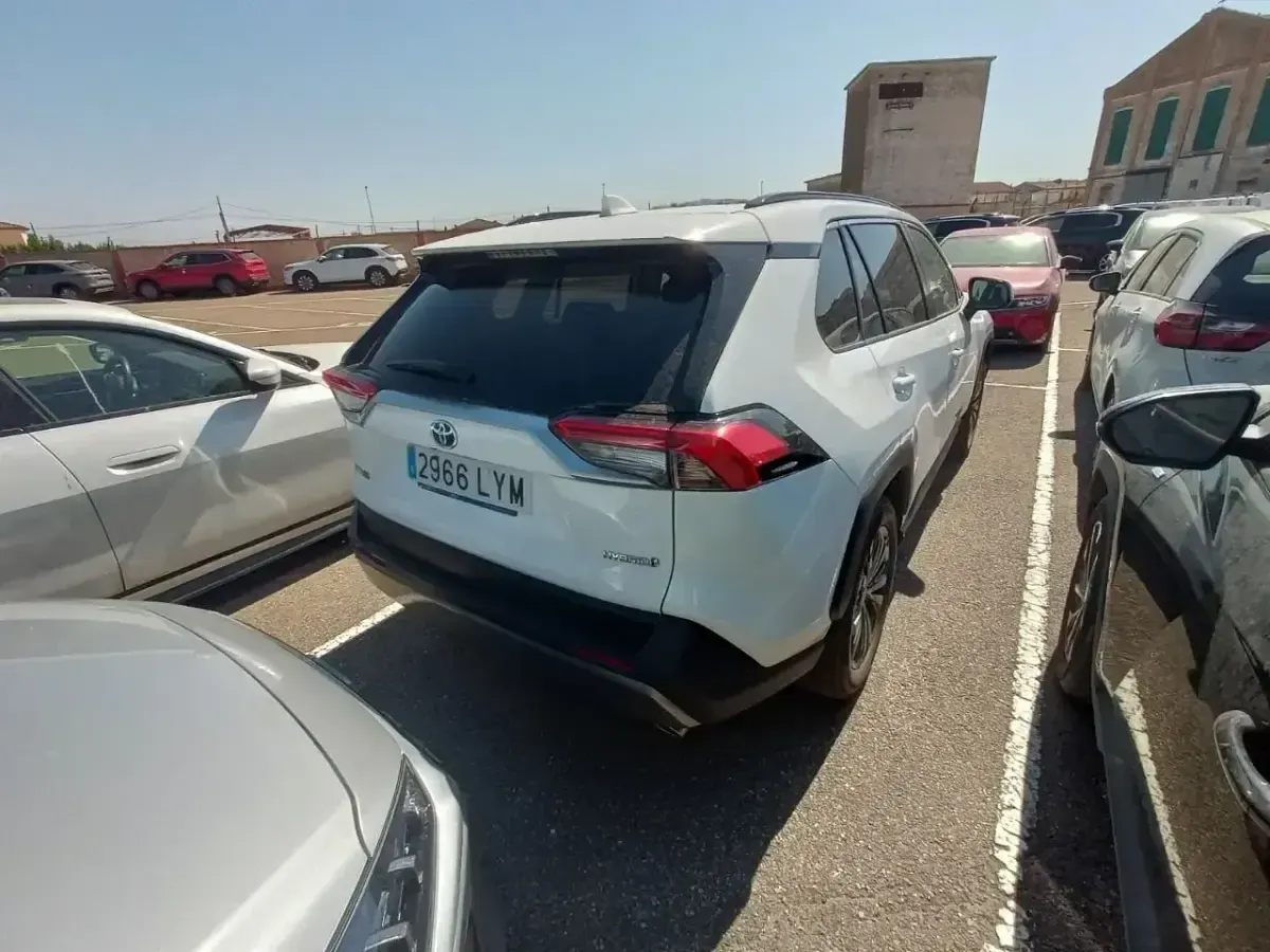 Usado Toyota RAV4 Advance 218 CV (160 kW) 2022 Blanco SUV