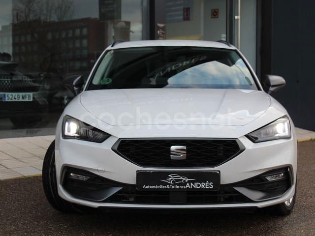 Usado Seat Leon FR 150 CV (110 kW) 2024 Blanco Familiar