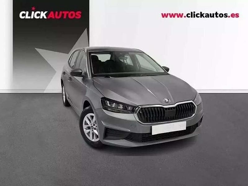 Usado Skoda Fabia Essence 95 CV (69 kW) 2025 Gris Utilitario