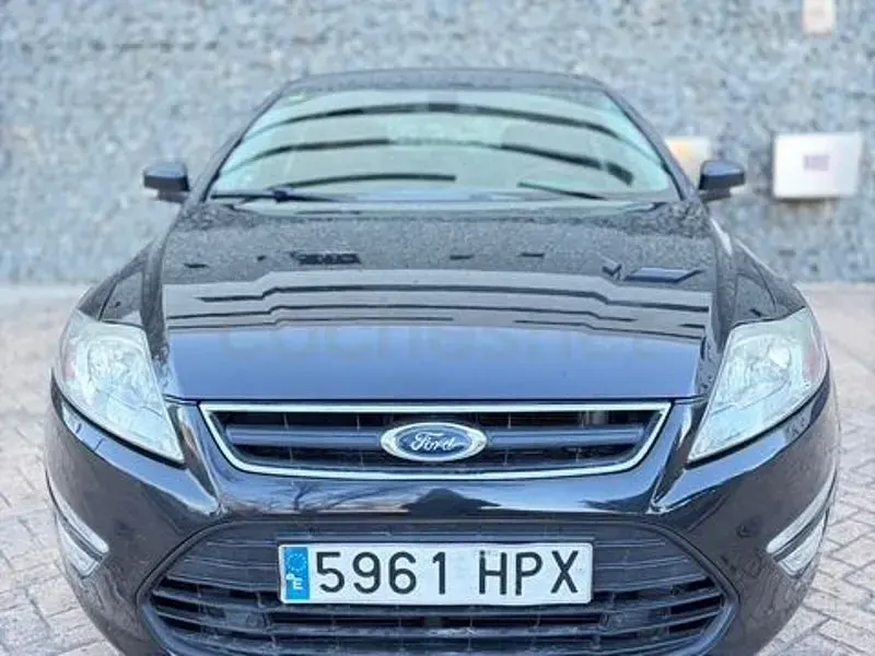 Usado Ford Mondeo Limited 140 CV (102 kW) 2013 Negro Berlina