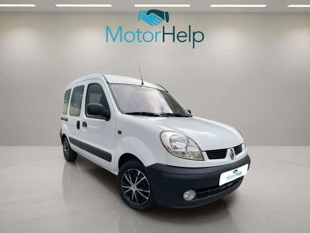 Usado Renault Kangoo Expression 80 CV (58 kW) 2005 Blanco Monovolumen