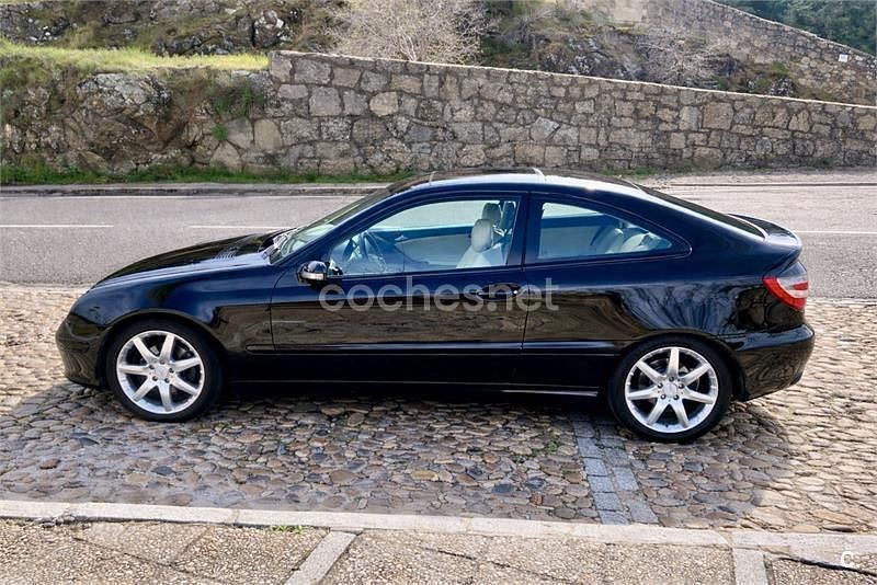 Usado Mercedes C200 163 CV (119 kW) 2006 Negro Berlina