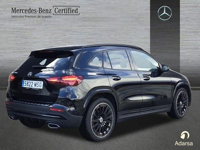 Usado Mercedes GLA200 AMG line 150 CV (110 kW) 2024 Negro cosmos SUV