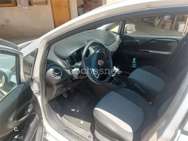 Usado Fiat Punto Pop 69 CV (50 kW) 2017 Gris / plata Utilitario