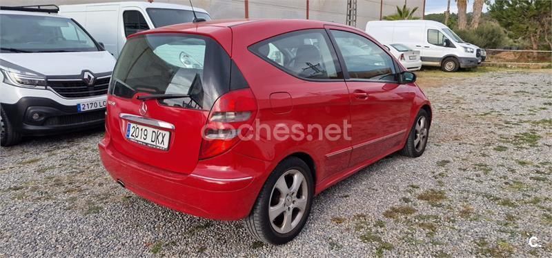 Usado Mercedes A150 Avantgarde 95 CV (69 kW) 2005 Rojo Monovolumen