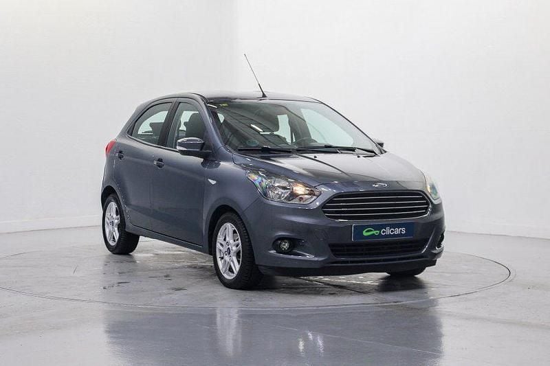 Usado Ford Ka 85 CV (62 kW) 2018 Gris Berlina