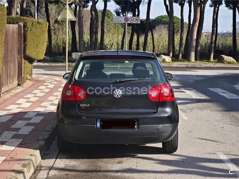 Usado VW Golf V Conceptline 75 CV (55 kW) 2007 Negro Berlina