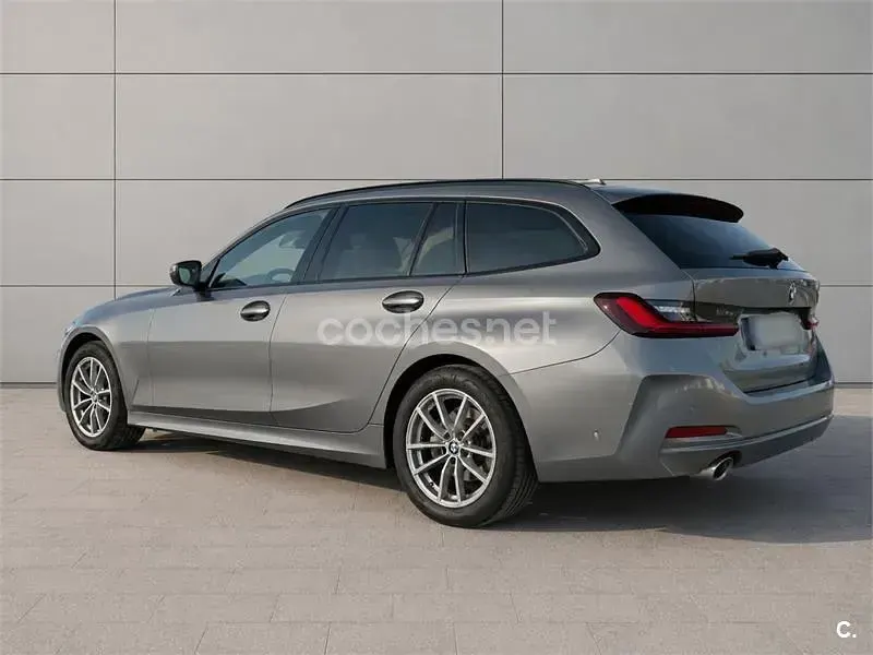 Usado BMW 318 150 CV (110 kW) 2023 Gris / plata Familiar