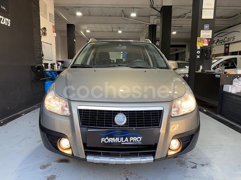 Usado Fiat Sedici Emotion 107 CV (78 kW) 2007 Beige SUV