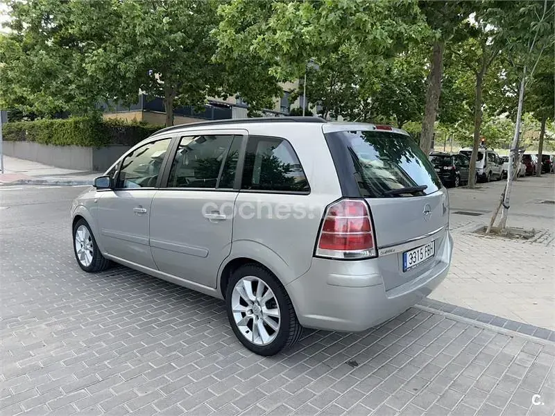 Usado Opel Zafira Cosmo 120 CV (88 kW) 2006 Beige Monovolumen