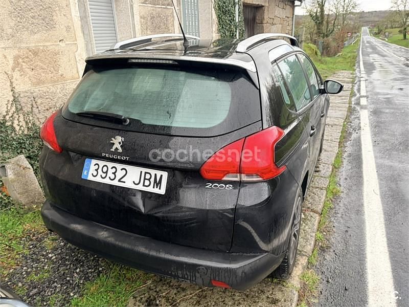 Usado Peugeot 2008 Active 82 CV (60 kW) 2014 Negro SUV