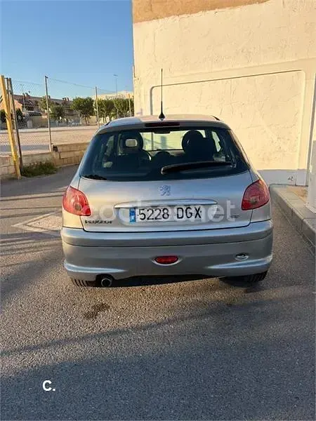 Usado Peugeot 206 90 CV (66 kW) 2005 Gris / plata Berlina